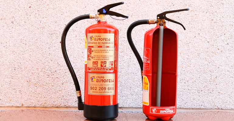 Extintores revisados y listos para su uso 